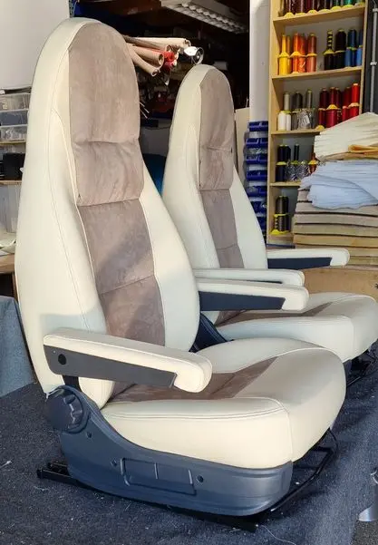 Auto – Auto's, camper, motor, en scooters, herstoffering door Holland Design Label Breda