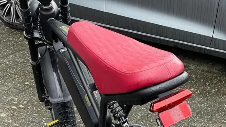 Auto – Auto's, camper, motor, en scooters, herstoffering door Holland Design Label Breda