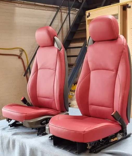 Auto – Auto's, camper, motor, en scooters, herstoffering door Holland Design Label Breda