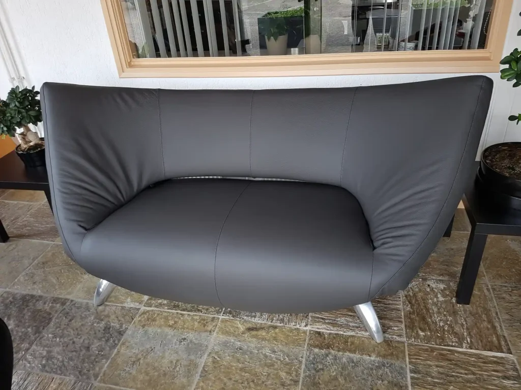 Danaide antraciet – LeoLux, herstoffering door Holland Design Label Breda