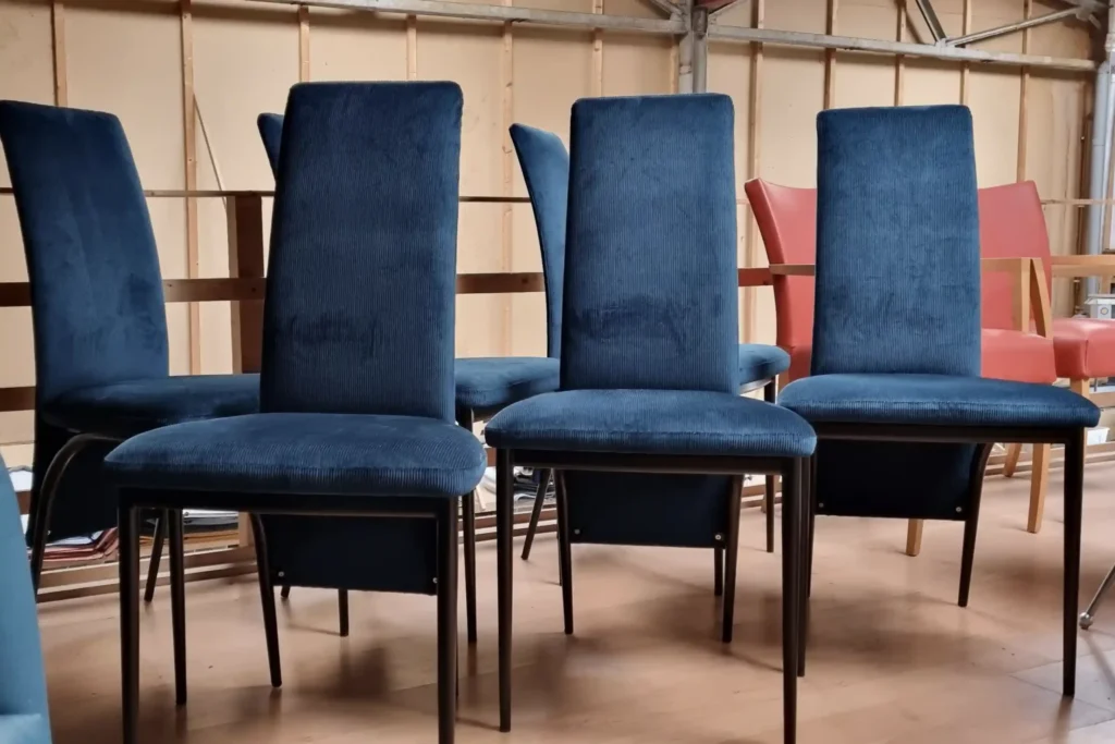 Eetkamerstoel turqoise rib – Diverse merken, herstoffering door Holland Design Label Breda