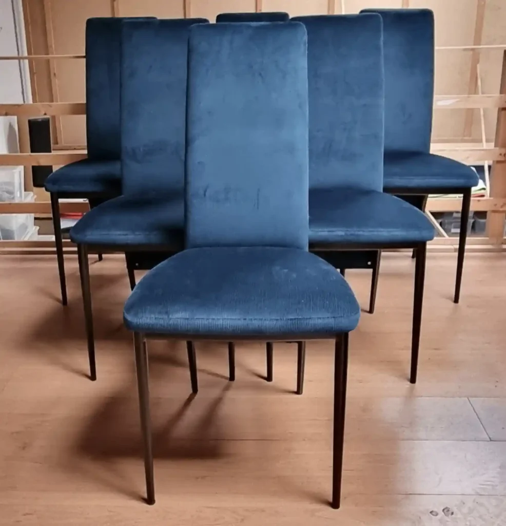 Eetkamerstoel turqoise rib – Diverse merken, herstoffering door Holland Design Label Breda