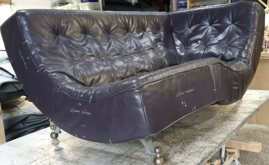 Een Quintus Chaise Lounge van Montis toe aan een nieuwe bekleding – Montis, herstoffering door Holland Design Label Breda