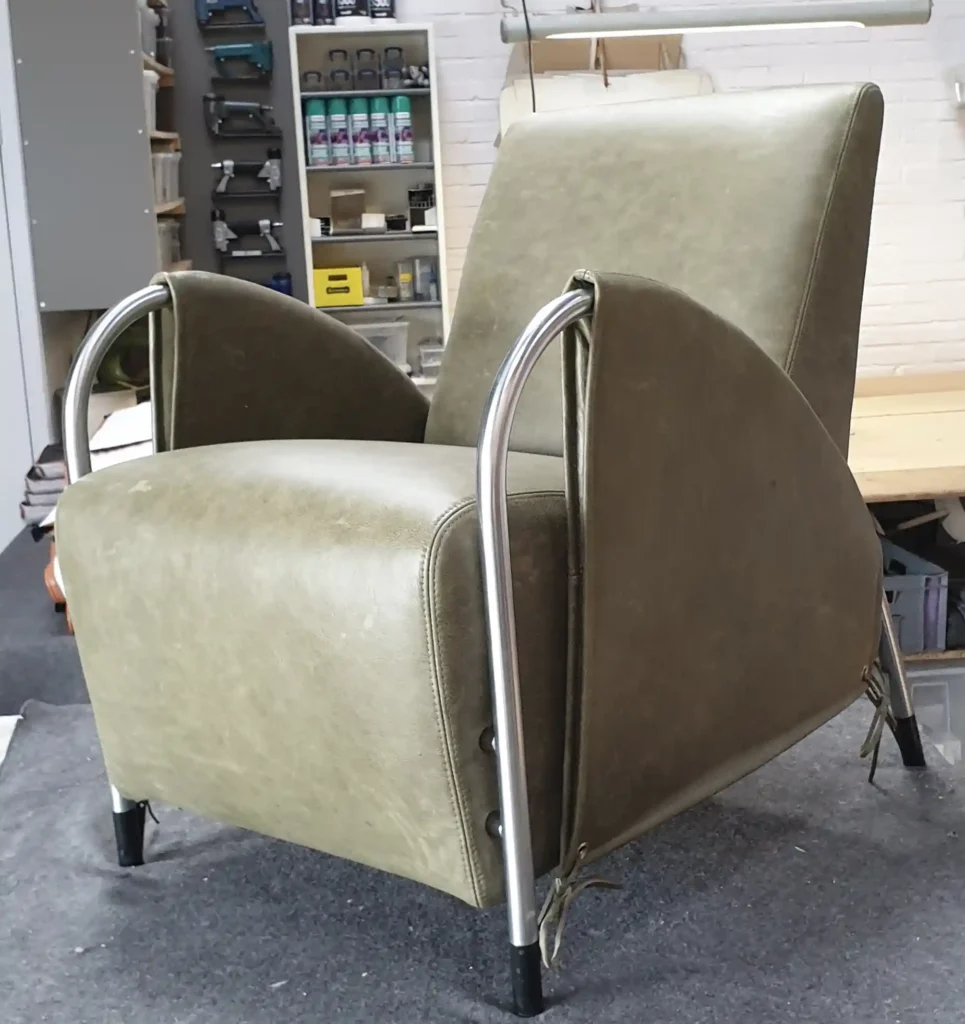 Gelderland fauteuil – Diverse merken, herstoffering door Holland Design Label Breda