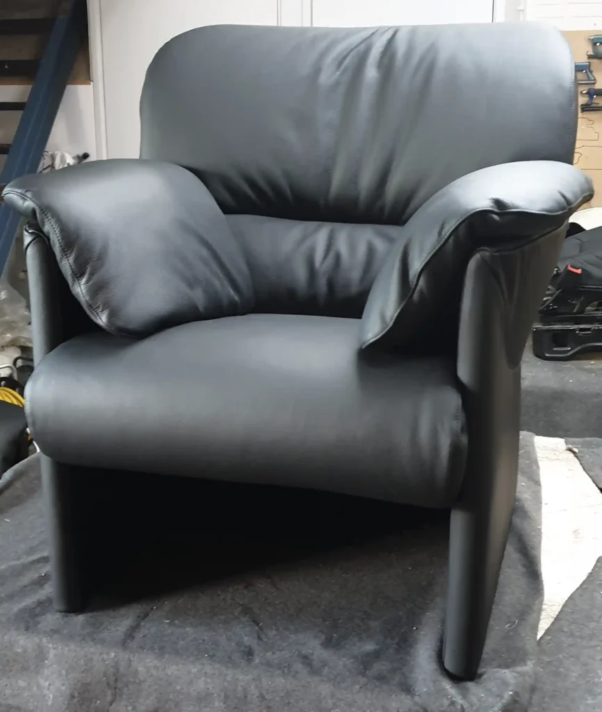 Jori fauteuil – Diverse merken, herstoffering door Holland Design Label Breda