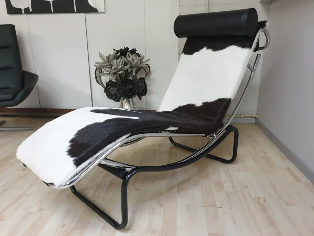 LC4 in koehuid – Diverse merken, herstoffering door Holland Design Label Breda