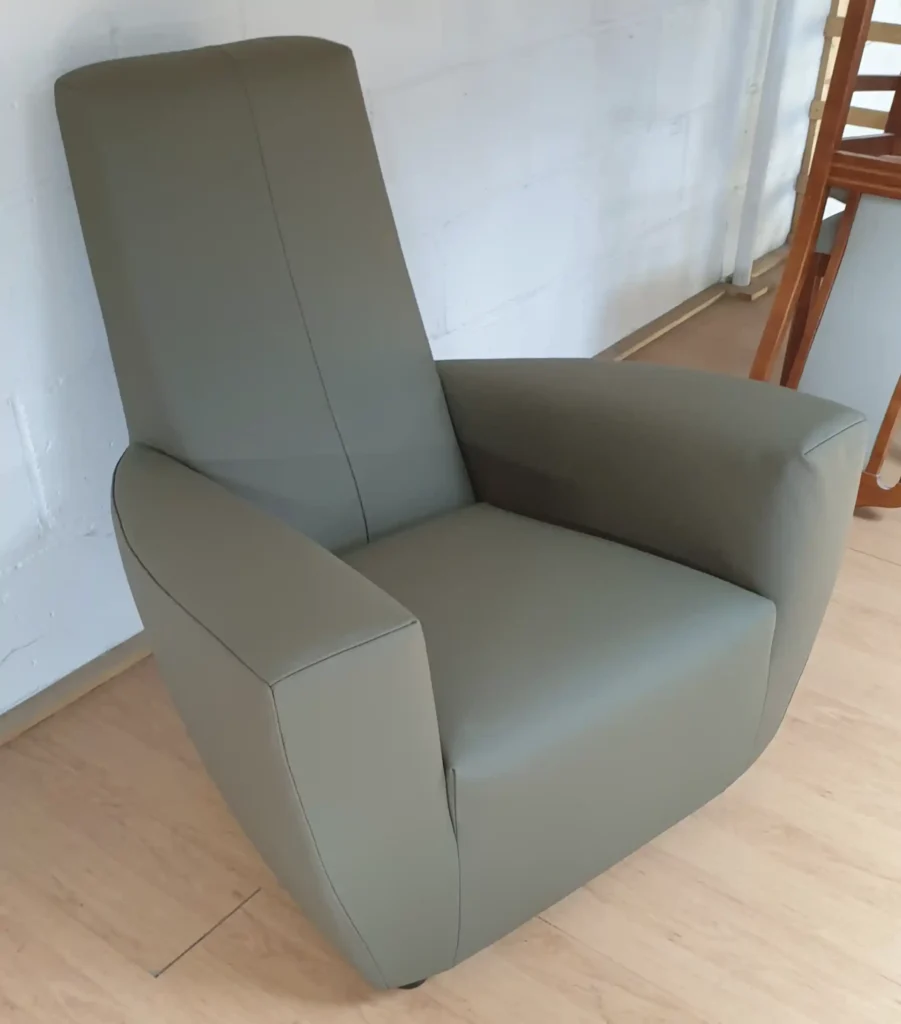 Longa in Toledo Olive – Label, herstoffering door Holland Design Label Breda