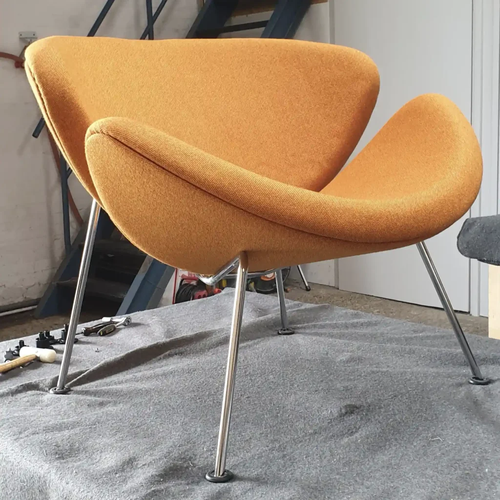 Orange Slice Artifort – Diverse merken, herstoffering door Holland Design Label Breda