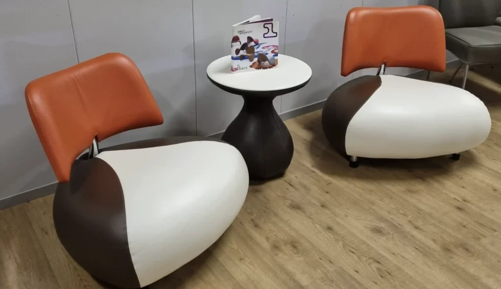Pallone set van met bijzettafel – LeoLux, herstoffering door Holland Design Label Breda