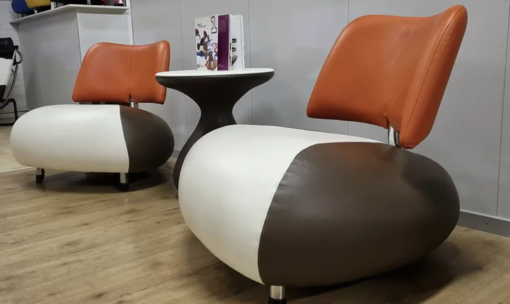 Pallone set van met bijzettafel – LeoLux, herstoffering door Holland Design Label Breda