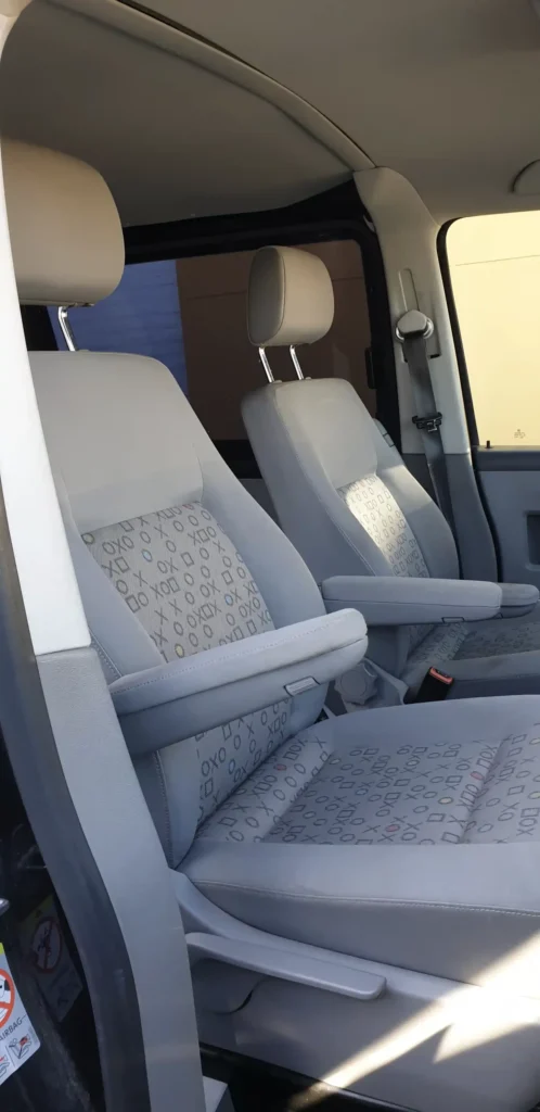 VW Transporter – Auto's, camper, motor, en scooters, herstoffering door Holland Design Label Breda