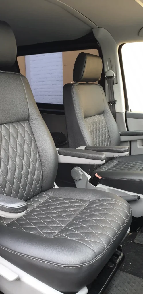 VW Transporter – Auto's, camper, motor, en scooters, herstoffering door Holland Design Label Breda