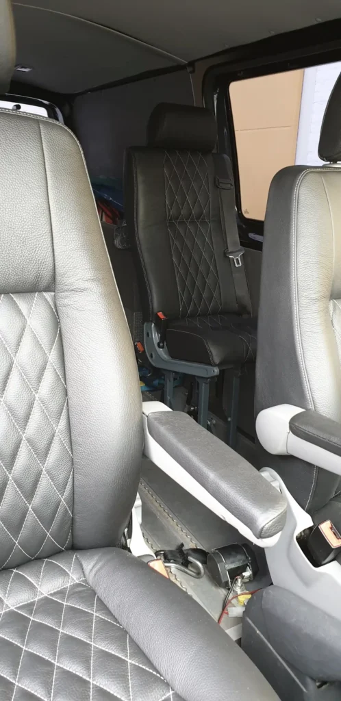 VW Transporter – Auto's, camper, motor, en scooters, herstoffering door Holland Design Label Breda