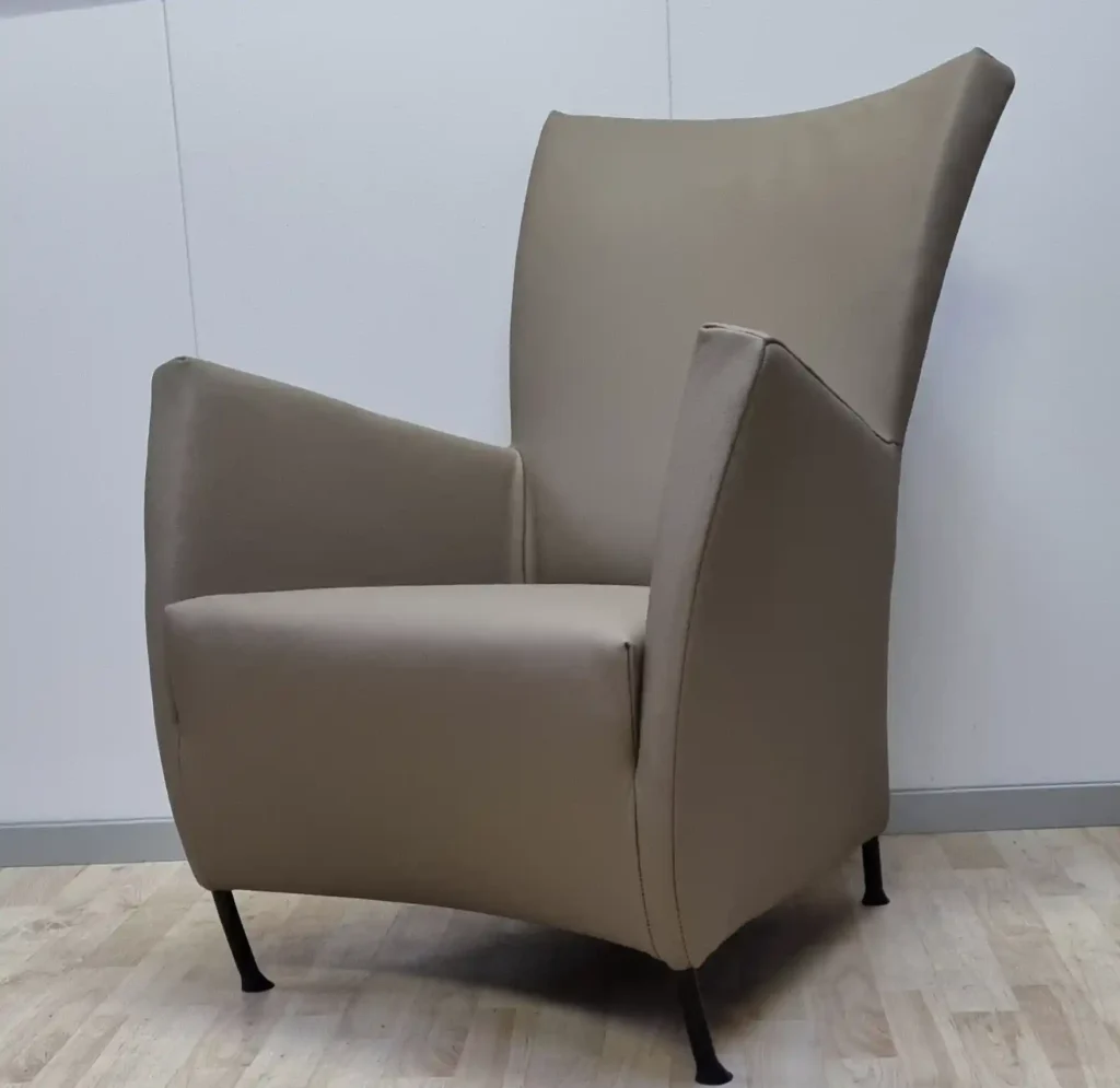 Windy Montis in Toledo Mocca – Montis, herstoffering door Holland Design Label Breda