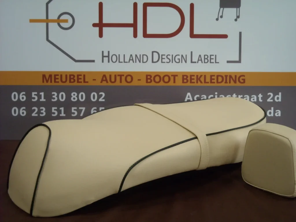Scooterzadel met hdl bord – Auto's, camper, motor, en scooters, herstoffering door Holland Design Label Breda